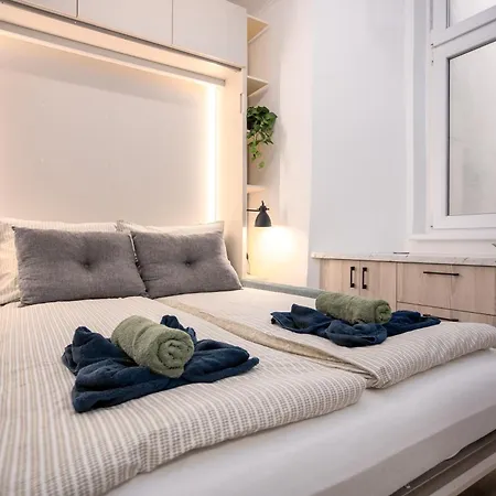 Relax By The Parliament