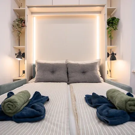 Relax By The Parliament *