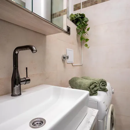 Relax By The Parliament