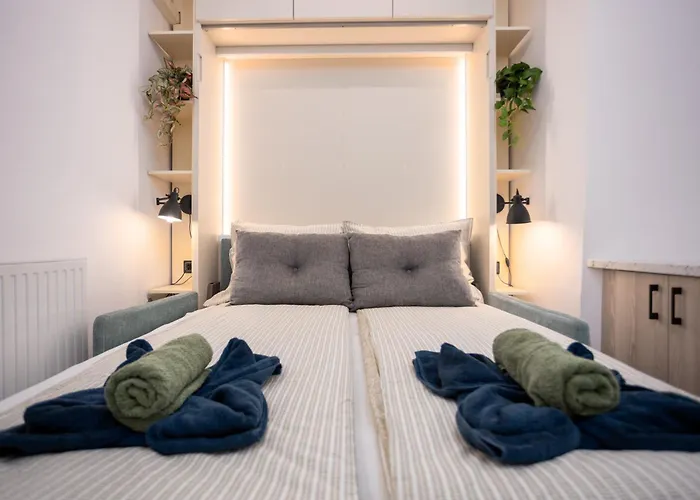 Relax By The Parliament *