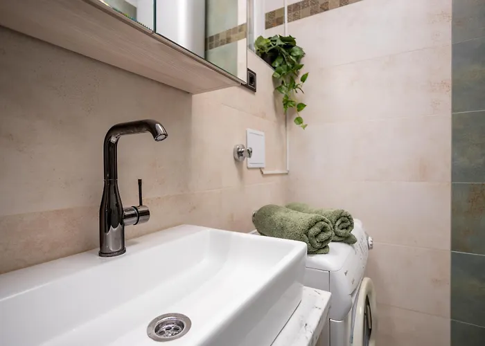 Relax By The Parliament